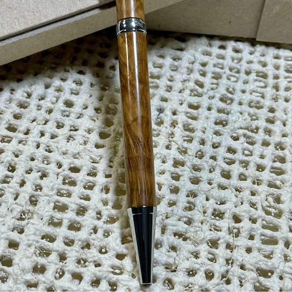 Jailbird Stylos Beech Wood Made in the Pénitentiaire de Givenich in Luxe… - Picture 4 of 14